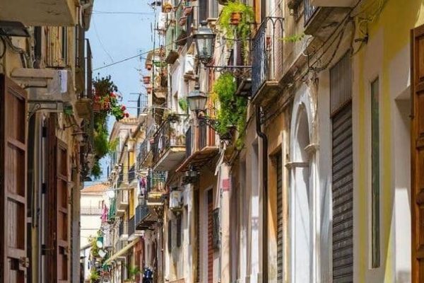 قرية إيطالية تبيع منازلها بـ1 يورو.. من يشتري؟