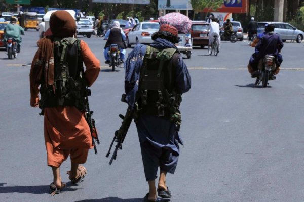 طالبان على مرمى حجر من استعادة حكم أفغانستان