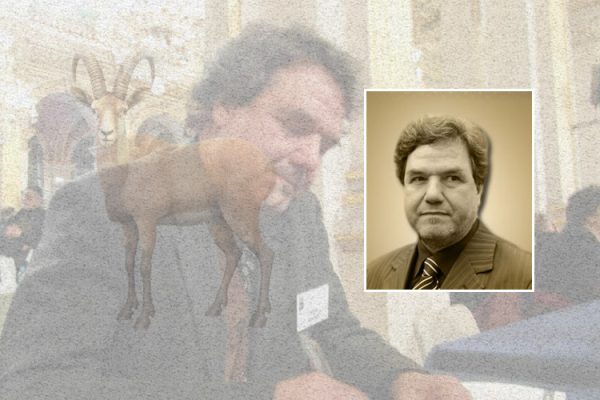 الزاوي أمين: القارئ الجزائري “دَيُّوثٌ”..؟!